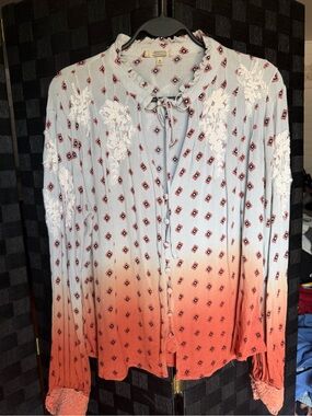 gimmicks by BKE Coral to Cream Ombre Lace-Appliqué Button-Front Blouse